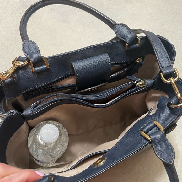 Michael Kors Hailee satchel w/ crossbody strap - Picture 15 of 16